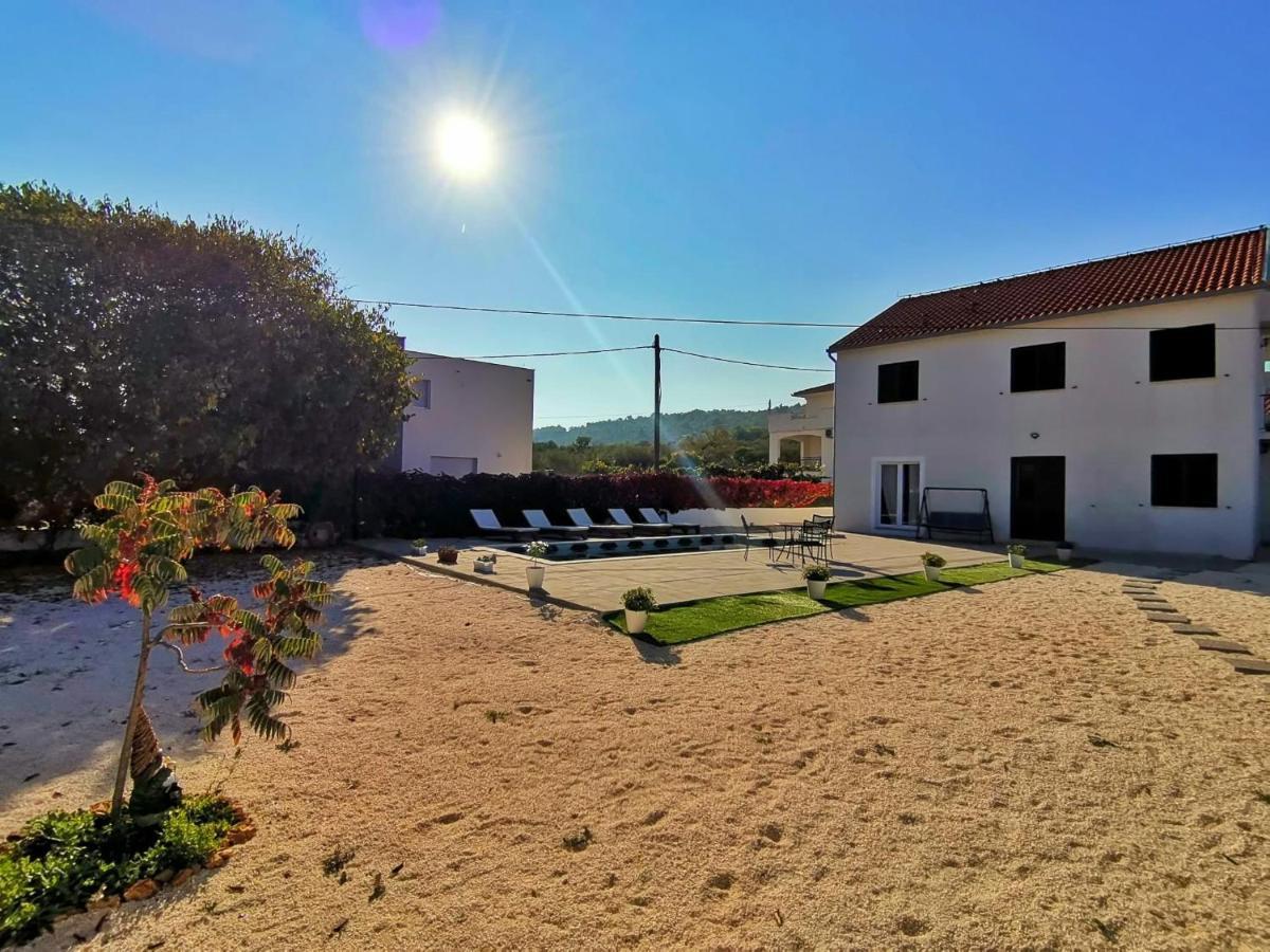 Holiday Home Nino With Amazing Swimming Pool 斯拉汀 外观 照片